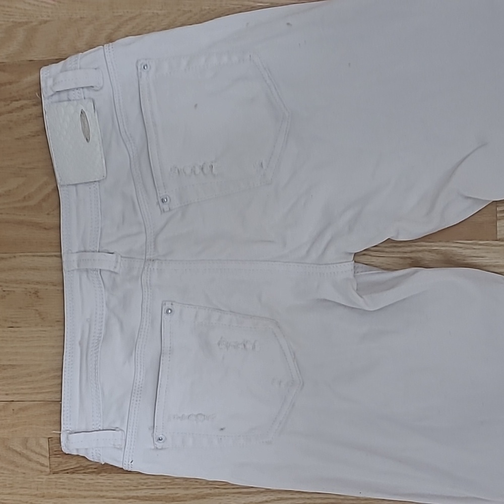 Distressed white jeans - Picture 5 of 9